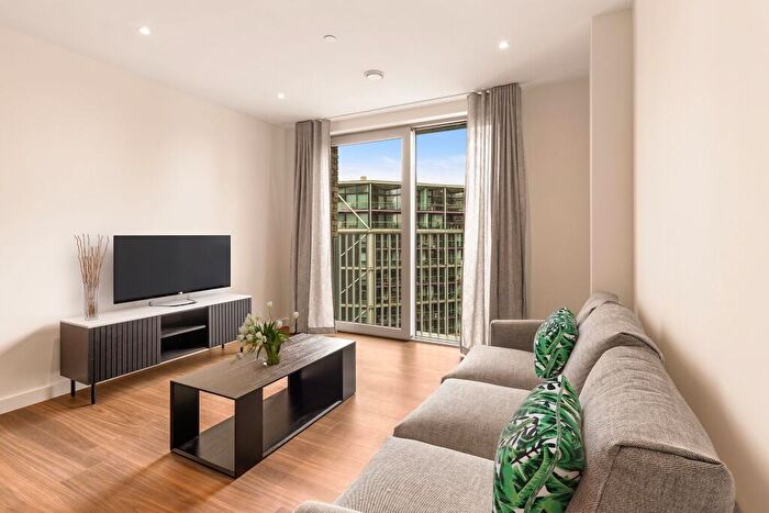 2 Bedroom Apartment To Rent In Nine Elms Lane, London, SW11