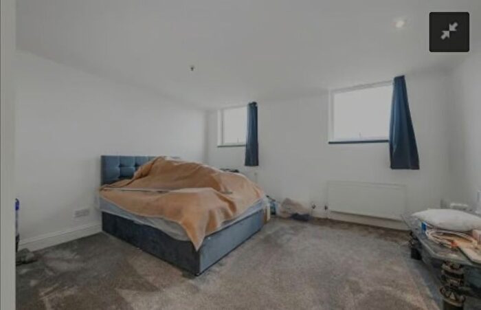 Studio To Rent In Maple Road, London, SE20