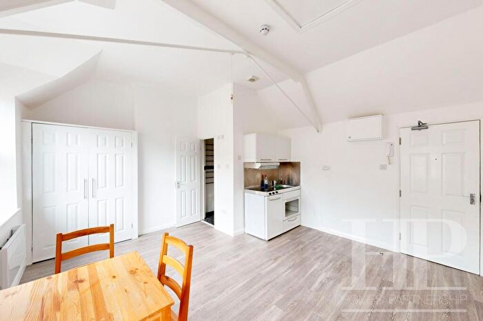 Studio To Rent In Ifield Road, Crawley, RH11