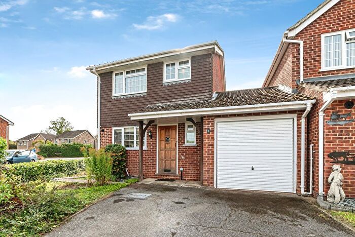 3 Bedroom Link Detached House For Sale In Forest Drive, Chineham, Basingstoke, Hampshire, RG24