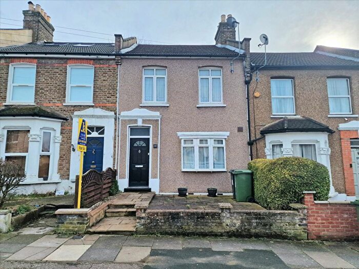 3 Bedroom Terraced House For Sale In Glenfarg Road, London, SE6