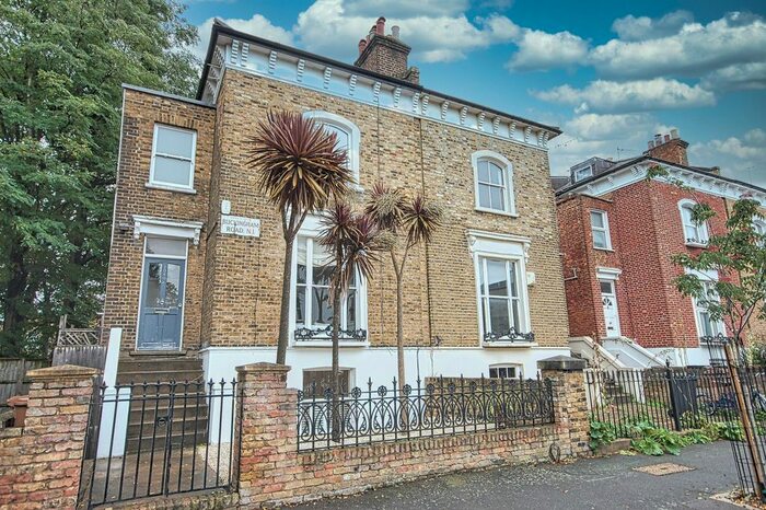 4 Bedroom Flat To Rent In Buckingham Road, London, N1