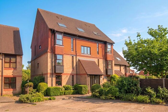 Studio To Rent In Woking, Surrey, GU21