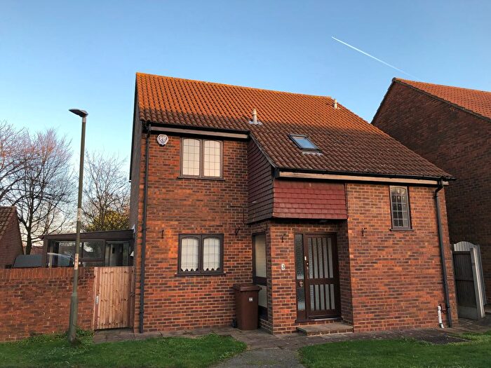 3 Bedroom Semi Detached House For Sale In Bulrush Close, Chatham, ME5