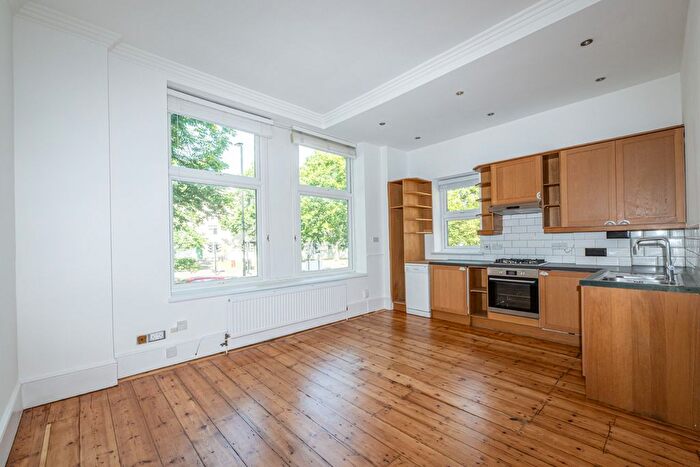 1 Bedroom Flat For Sale In Cedars Road, London, Greater London, SW4