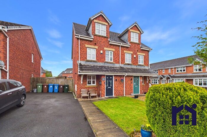 3 Bedroom Semi-Detached House For Sale In Darwen Fold Close, Buckshaw Village, PR7