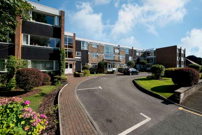 2 Bedroom Apartment To Rent In Park Lane, Whitefield, M45