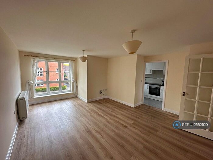 2 Bedroom Flat To Rent In Layton St, Welwyn Garden City, AL7