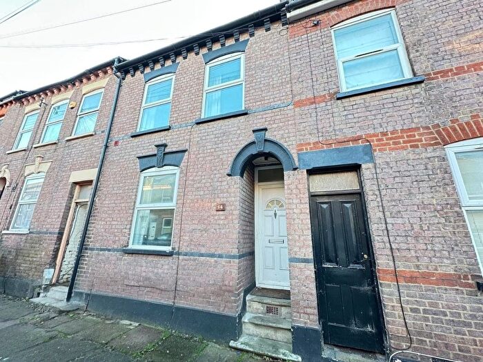 3 Bedroom Terraced House To Rent In Cowper Street, Luton, Bedfordshire, LU1