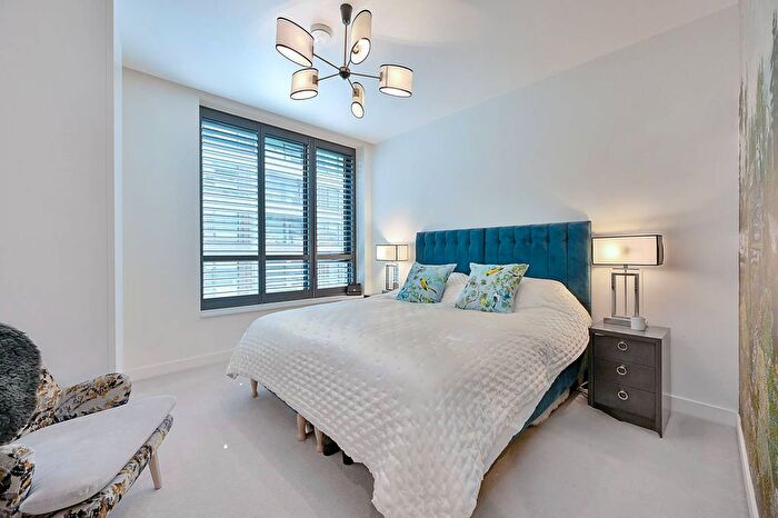 2 Bedroom Flat To Rent In Wood Crescent, White City, London, W12