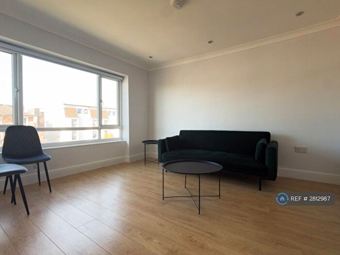 1 Bedroom Flat To Rent In Camden Road, London, NW1