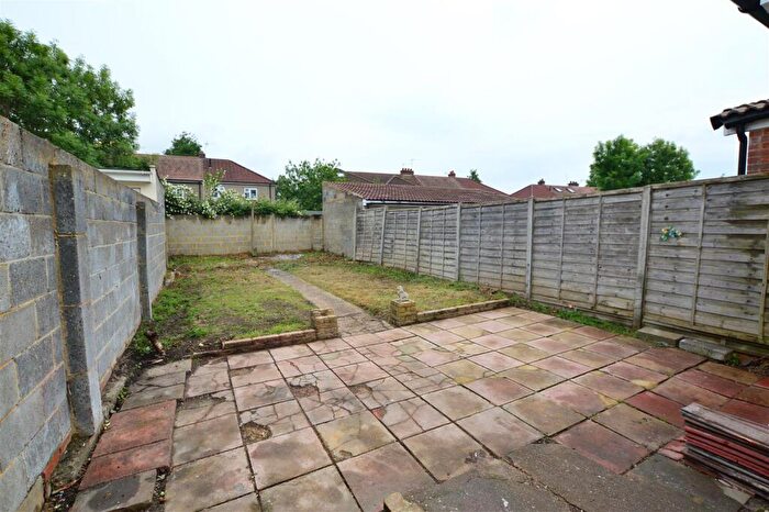 4 Bedroom Terraced House To Rent In St. Elmo Crescent, Slough, SL2