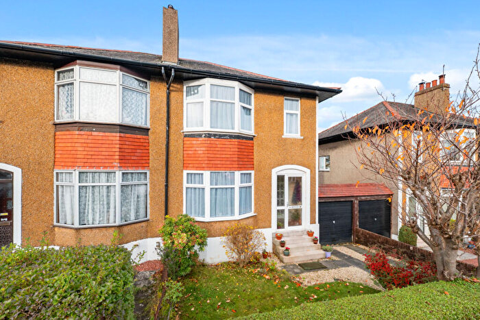 3 Bedroom Semi Detached House For Sale In Hillview Drive, Clarkston, Glasgow, G76