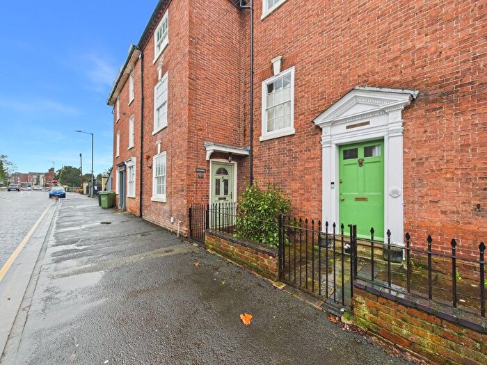 2 Bedroom Detached House For Sale In Henwick Road, Worcester, Worcestershire, WR2