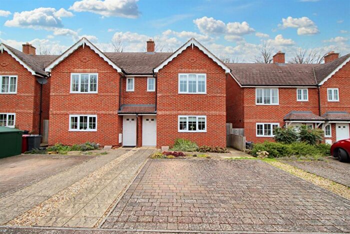 3 Bedroom Semi Detached House For Sale In Larissa Close, Tilehurst, Reading, RG31