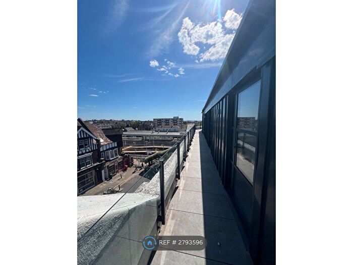 2 Bedroom Flat To Rent In Dubarry House, Hove, BN3