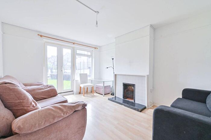 2 Bedroom Flat To Rent In Fleming House, Finsbury Park, London, N4