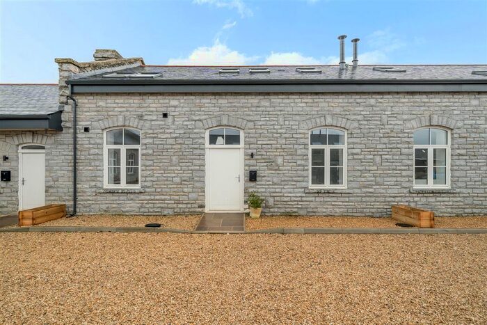 3 Bedroom Property For Sale In Watts Quarry Lane, Somerton, TA11