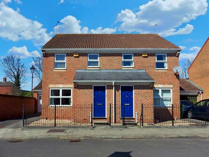 3 Bedroom Semi-Detached House To Rent In Standfield Close, Aylesbury, Buckinghamshire, HP19