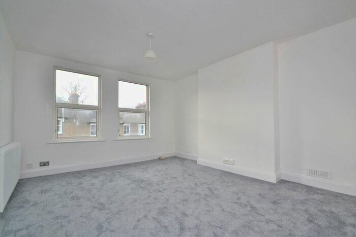 2 Bedroom Flat To Rent In Limes Grove, London SE13