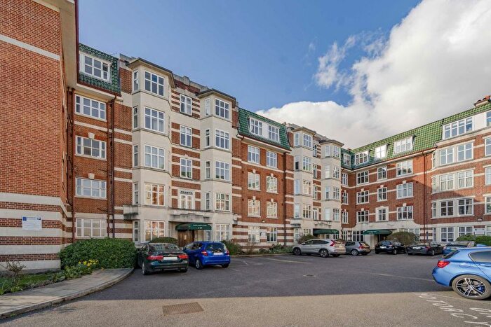 3 Bedroom Flat To Rent In Haven Green, Ealing, W5