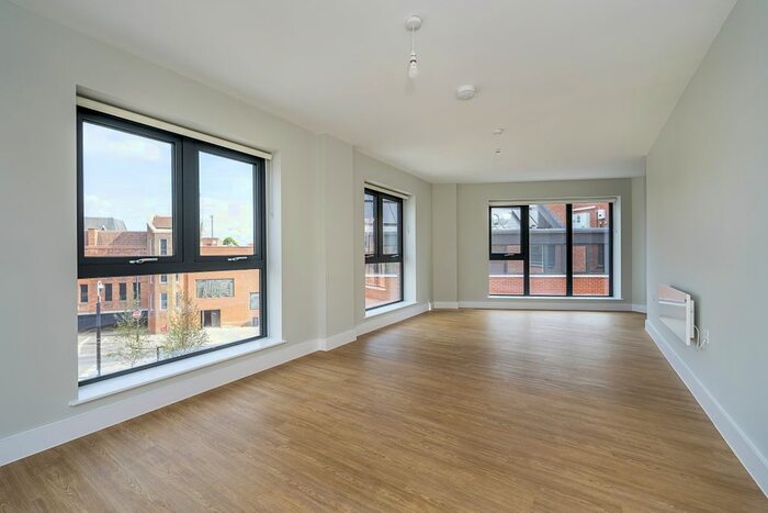 2 Bedroom Flat To Rent In Market Street, Newbury, RG14