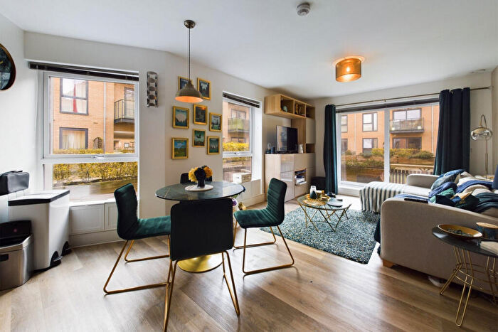 2 Bedroom Apartment For Sale In The Embankment, Hemel Hempstead, HP3