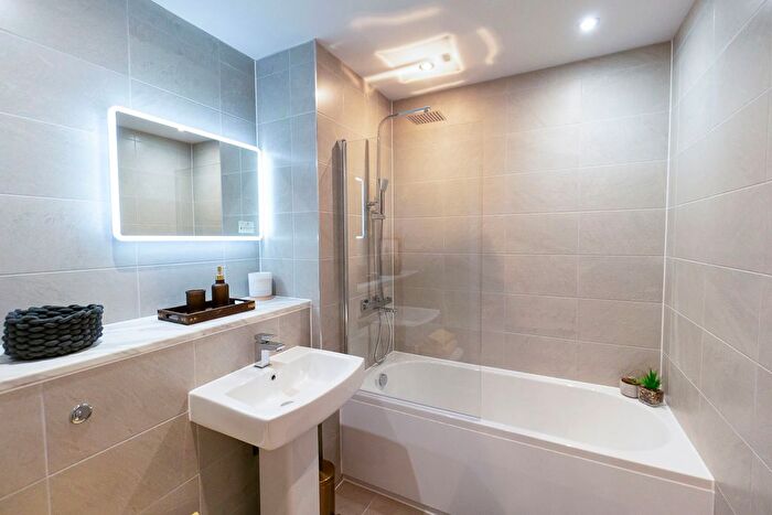 2 Bedroom Flat For Sale In Parliament Square, Liverpool, L1