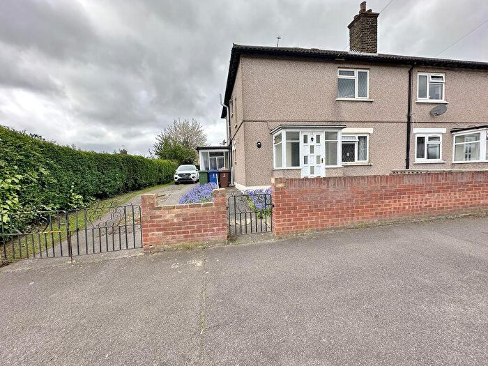 3 Bedroom Semi Detached House For Sale In Lenthall Avenue, Grays, RM17