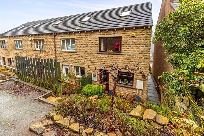 3 Bedroom End Terrace House For Sale In Manchester Road, Linthwaite, Huddersfield, HD7