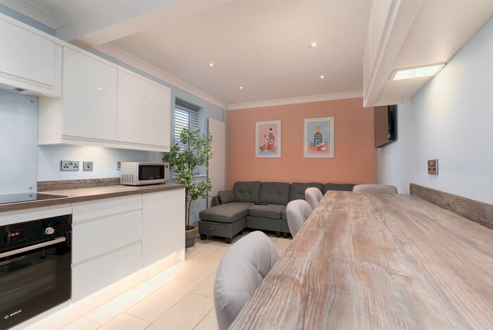 6 Bedroom Semi-Detached House To Rent In Rydal Close, Norwich, NR5