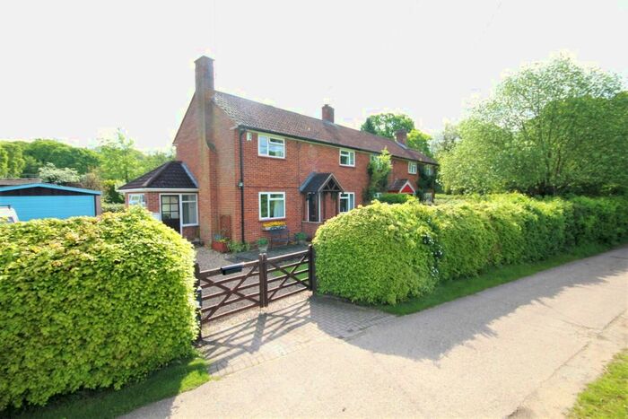 3 Bedroom Semi-Detached House For Sale In Hodgedale Lane, Warren Row, Berkshire, RG10