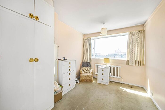 2 Bedroom Flat For Sale In Chippendale House, London, SW1V