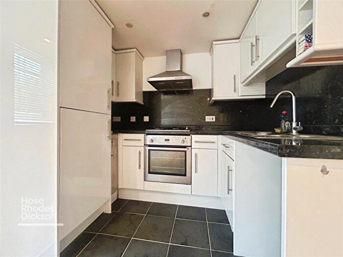2 Bedroom Apartment To Rent In Princess Beatrice Court, Denmark Road, PO31