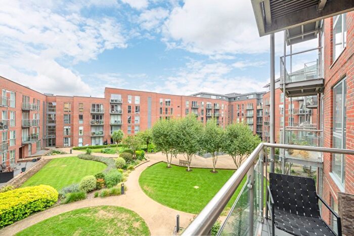 1 Bedroom Flat For Sale In The Heart, Walton-On-Thames, KT12