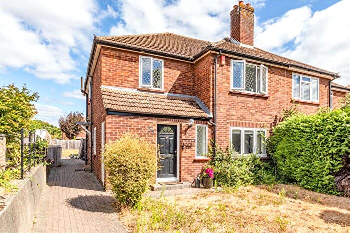 3 Bedroom Maisonette For Sale In High Road, Byfleet, West Byfleet, Surrey, KT14