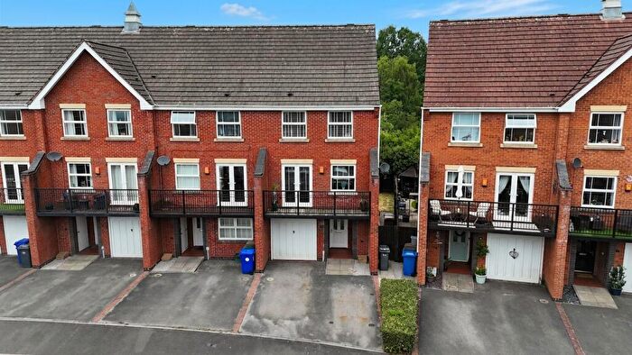 4 Bedroom End Of Terrace House For Sale In Edgbaston Drive, Stoke-On-Trent, ST4