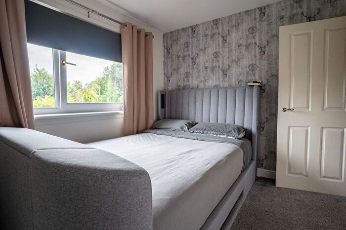 2 Bedroom End Of Terrace House For Sale In Tulloch Court, Cowdenbeath, KY4