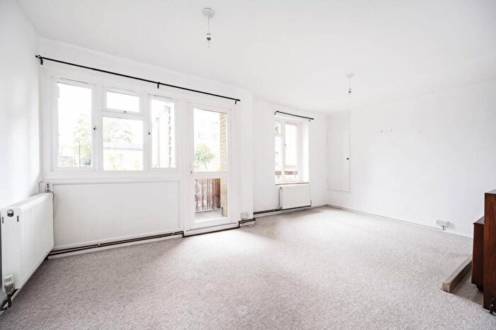 2 Bedroom Flat To Rent In Amhurst Road, Hackney, London, E8