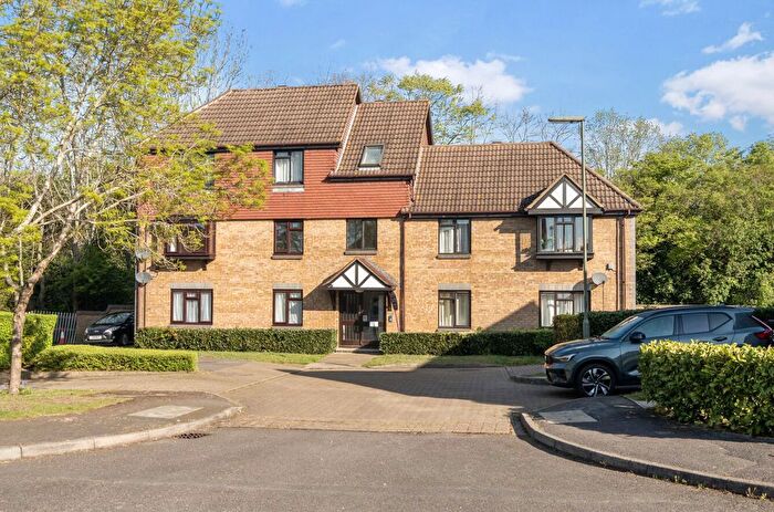 1 Bedroom Flat For Sale In Guildford, Surrey, GU4