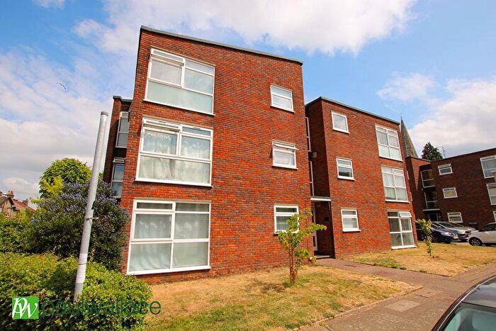 2 Bedroom Flat To Rent In Mansfield Gardens, Hertford, SG14