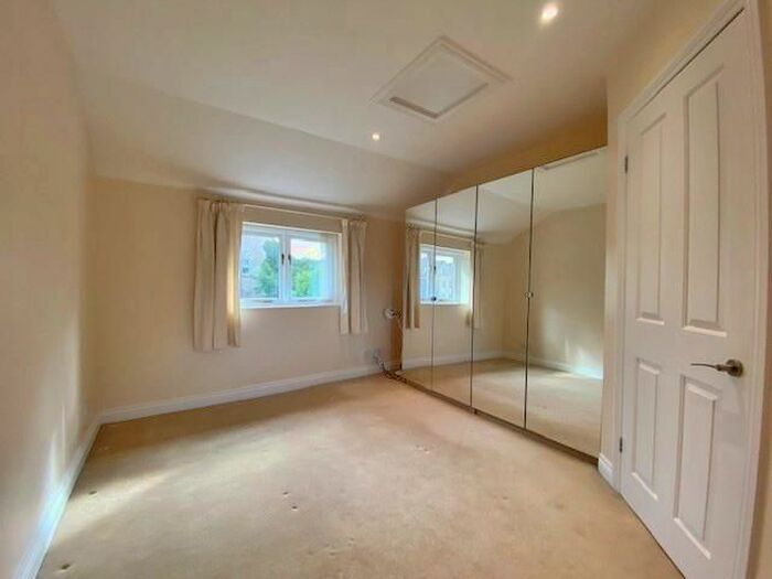 2 Bedroom Property To Rent In West Cliffe Mews, Harrogate, HG2