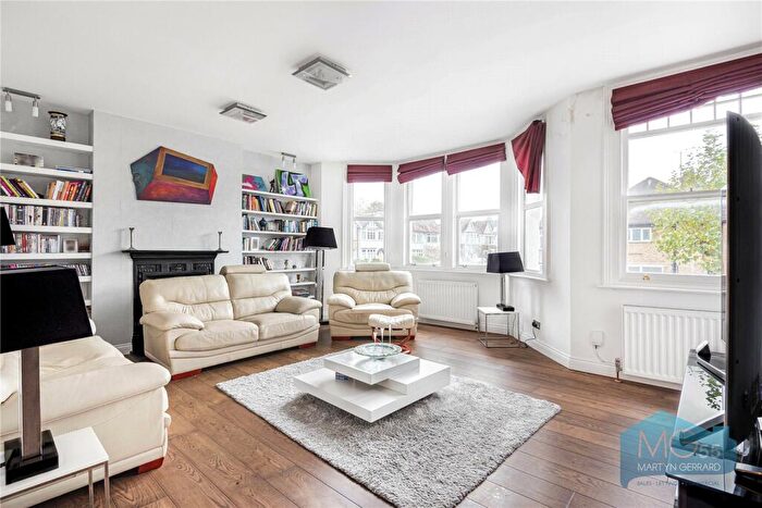 3 Bedroom Apartment For Sale In Dollis Park, Finchley, London, N3