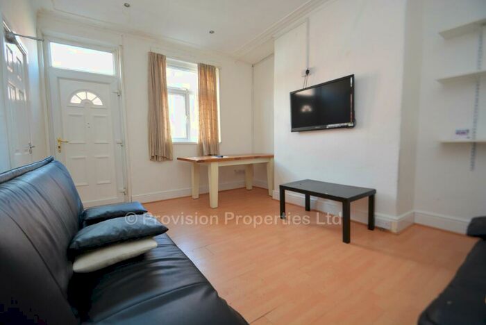 6 Bedroom Terraced House To Rent In Welton Mount, Hyde Park, Leeds, LS6