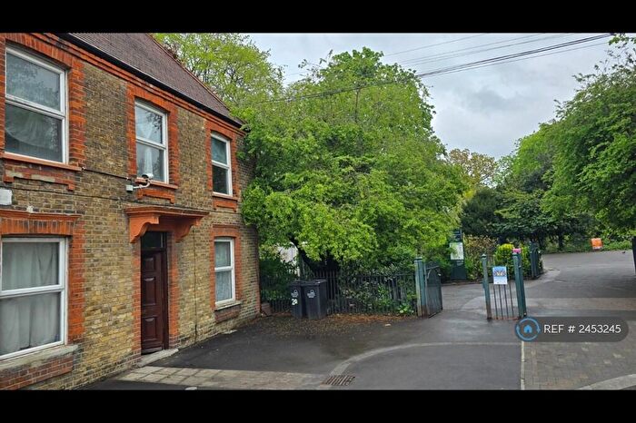 4 Bedroom Semi-Detached House To Rent In Winns Avenue, London, E17