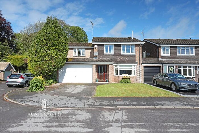4 Bedroom Link Detached House For Sale In The Willows, Cherryfields, Stone, Staffordshire, ST15