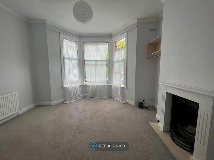 1 Bedroom Flat To Rent In Ickburgh Road, London, E5