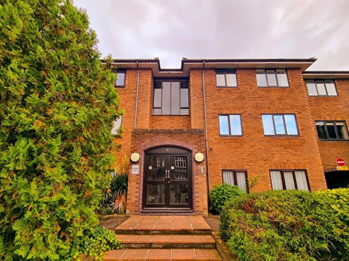 1 Bedroom Flat For Sale In Essex Road, Nas Wood, Watford, WD17