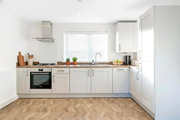 2 Bedroom Apartment For Sale In Alphington, Exeter, Devon, EX2