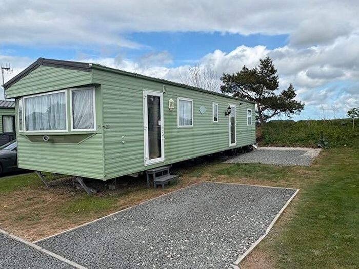 2 Bedroom Park Home For Sale In East Heslerton, Malton, YO17